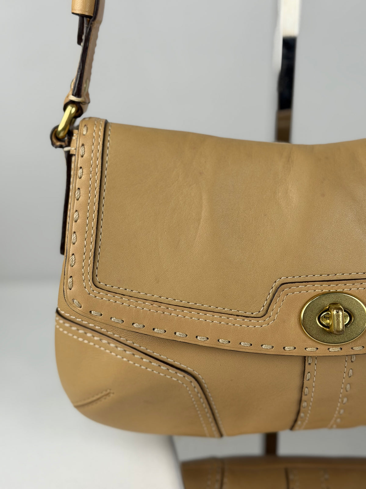Coach 11542 Turnlock Brown/Tan Leather Shoulder bag