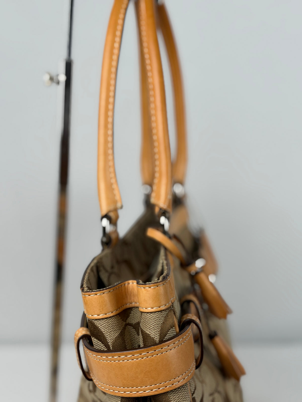 Coach 8K07 Hampton Clip Signature Brown Monogram Shoulder Bag Tan Leather Trim with dustbag