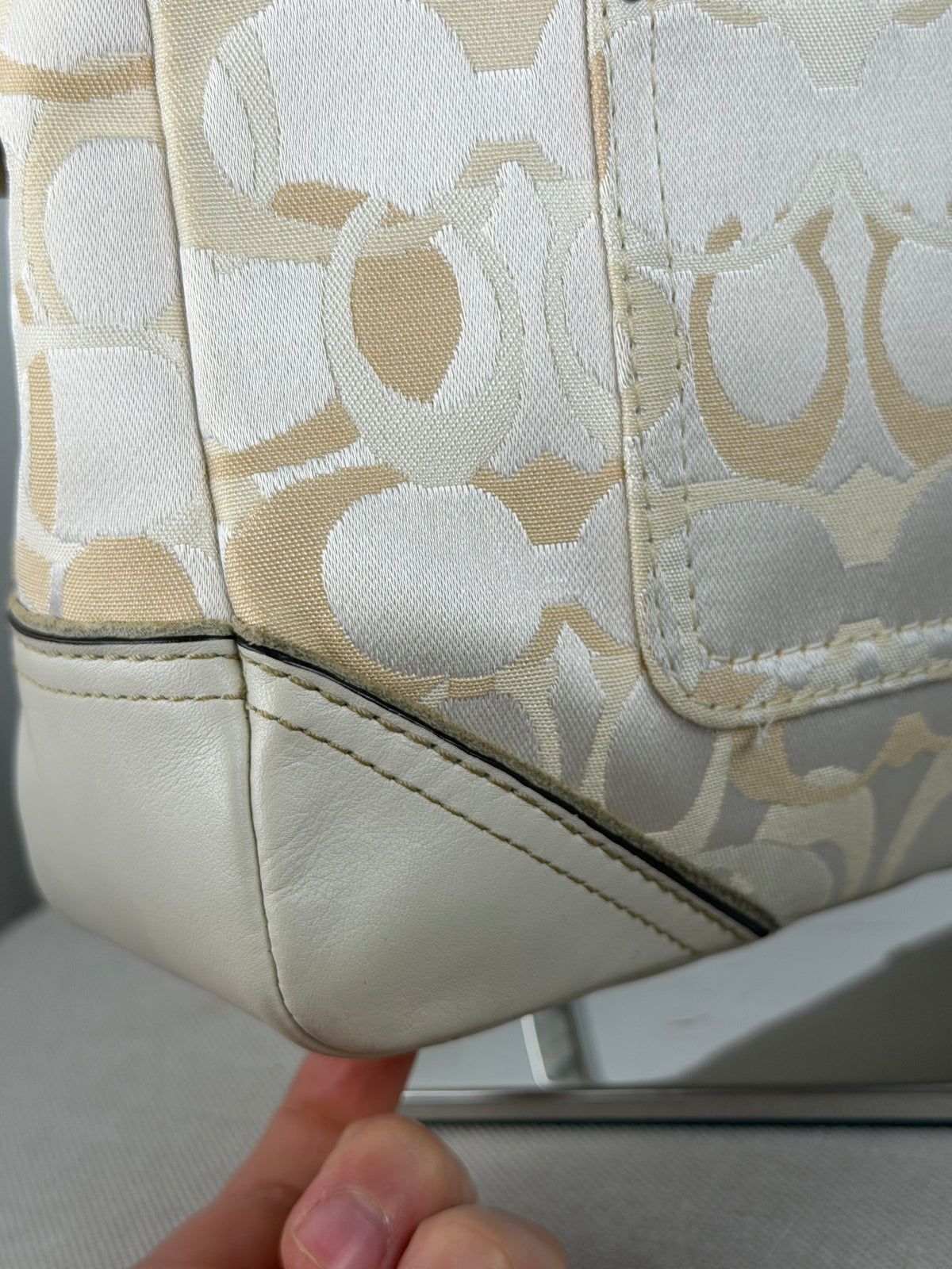 Coach 10142 Chelsea Op Art Cream/White Monogram Turnlock Shoulder Bag Leather Trim