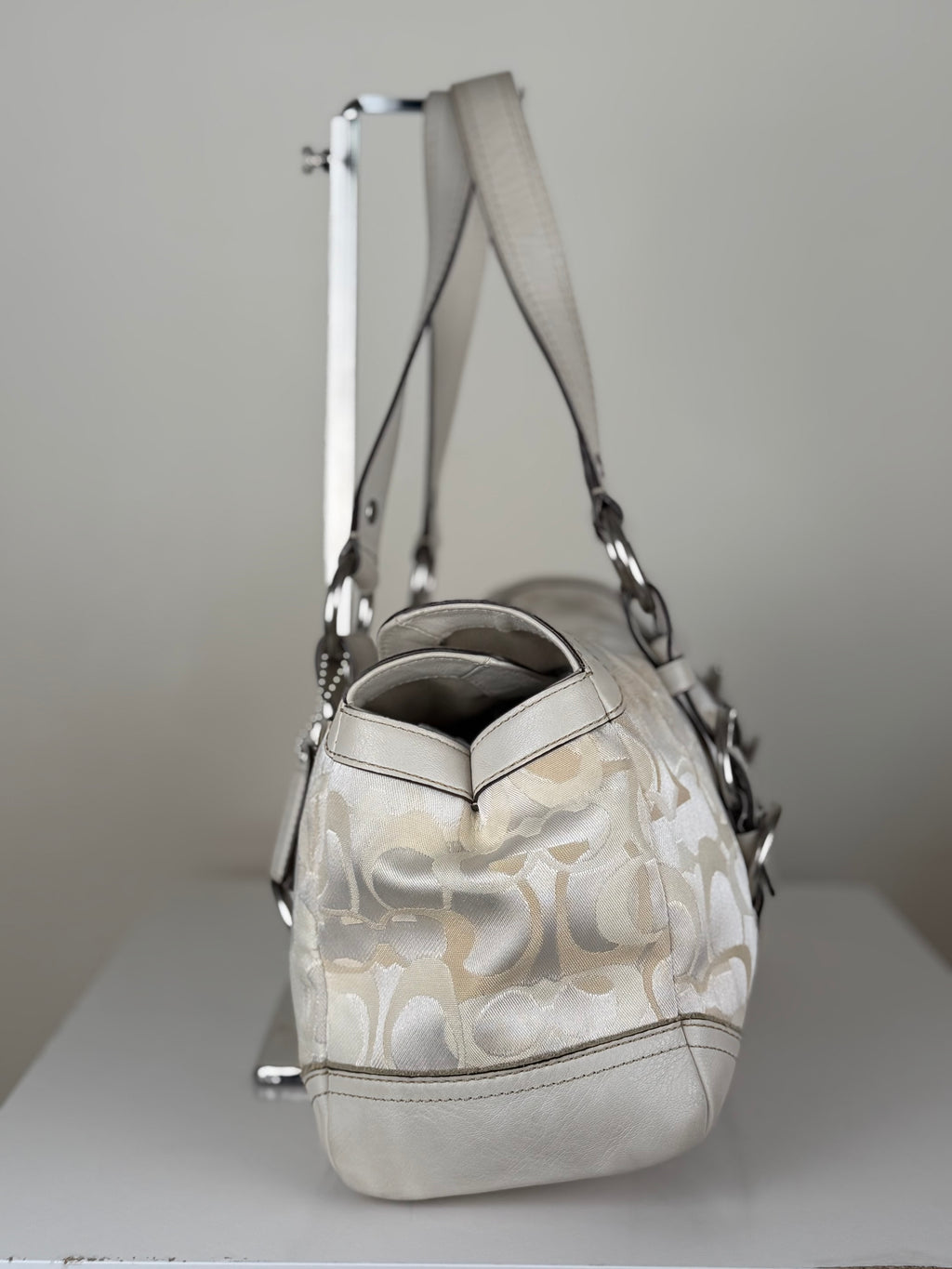 Coach 10145 Chelsea Turnlock White Cream Op Art Monogram Shoulder Bag Leather Trim