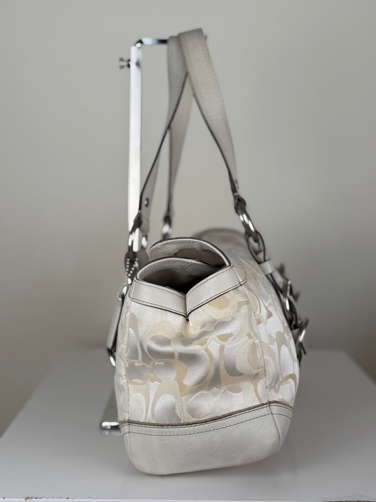 Coach 10145 Chelsea Turnlock White Cream Op Art Monogram Shoulder Bag Leather Trim